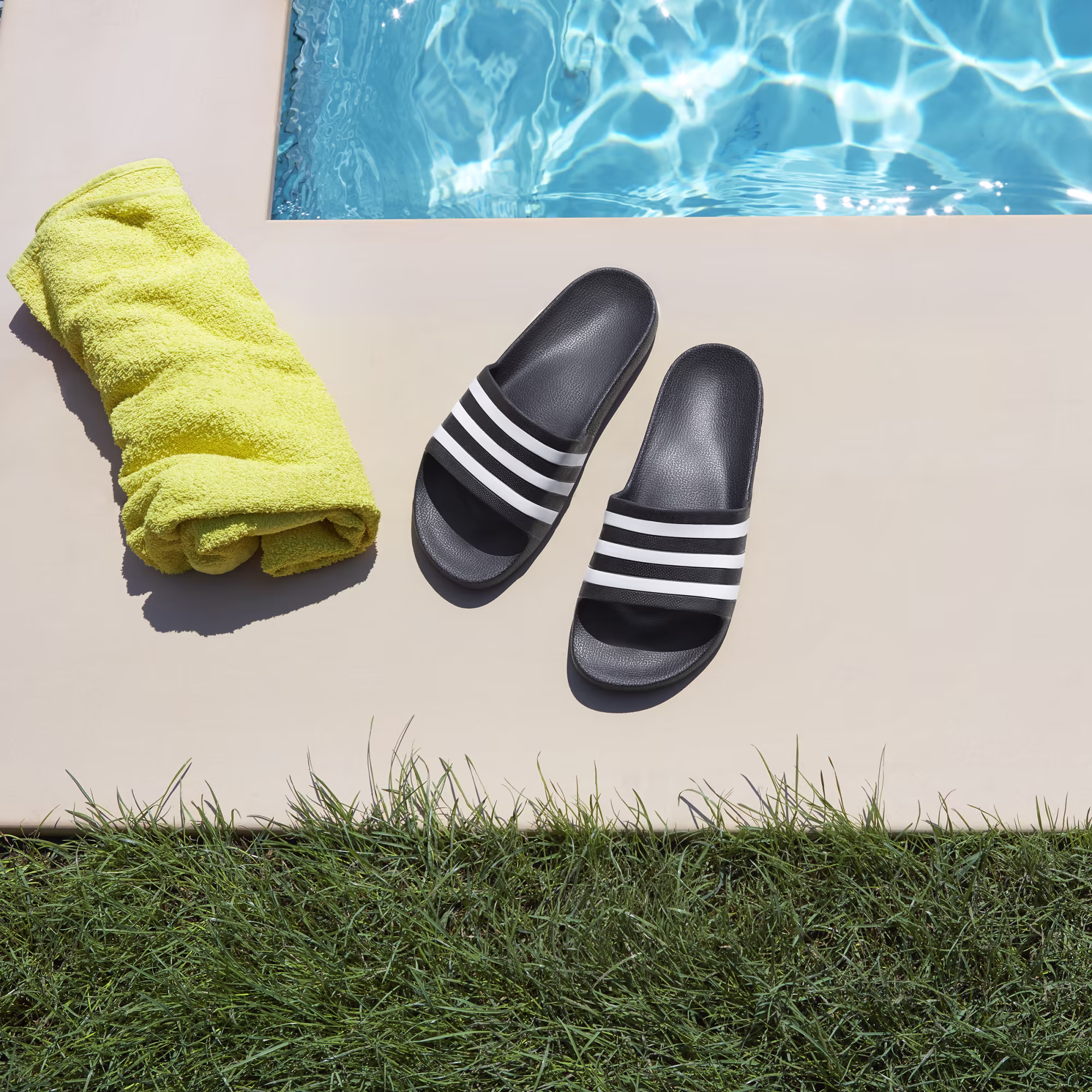 Adilette Aqua Slides Unisex Παντόφλες Core Black / Cloud White / Core Black - Image 11